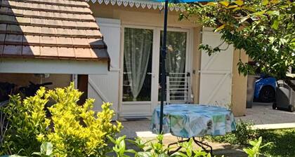 "Le Pesquit" grand studio de 36m2 tout équipé, de plein pied : terrasse privée.