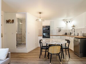 Fridge, microwave, oven, stovetop - Very nice duplex apartment, 100m from La Croisette (Cannes)