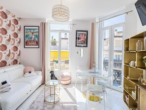 TV - Lovely studio for 2 people 5 min from the Palais (Cannes)