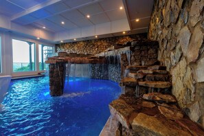 Indoor pool, a heated pool - MODERN NEW CONSTRUCTION! Naturehaus Family Retreat–Pool, Golf, Pickleball, Views (Pigeon Forge)