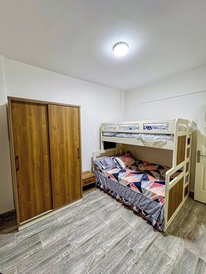 2 bedrooms, iron/ironing board, Internet, bed sheets