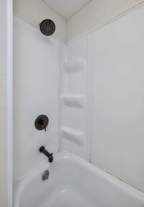 Shower, hair dryer, towels, soap - Prime Ames Location 2BR 1BA Near ISU (Ames)