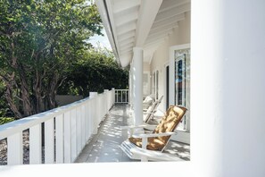 Terrace/patio - Modern 3 bedroom villa with private pool at gated Coral Estate Beach Resort (Sint Willibrordus)