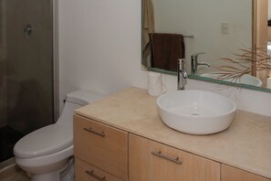 Towels, soap, toilet paper - Tulum Boutique Condo (Tulum)