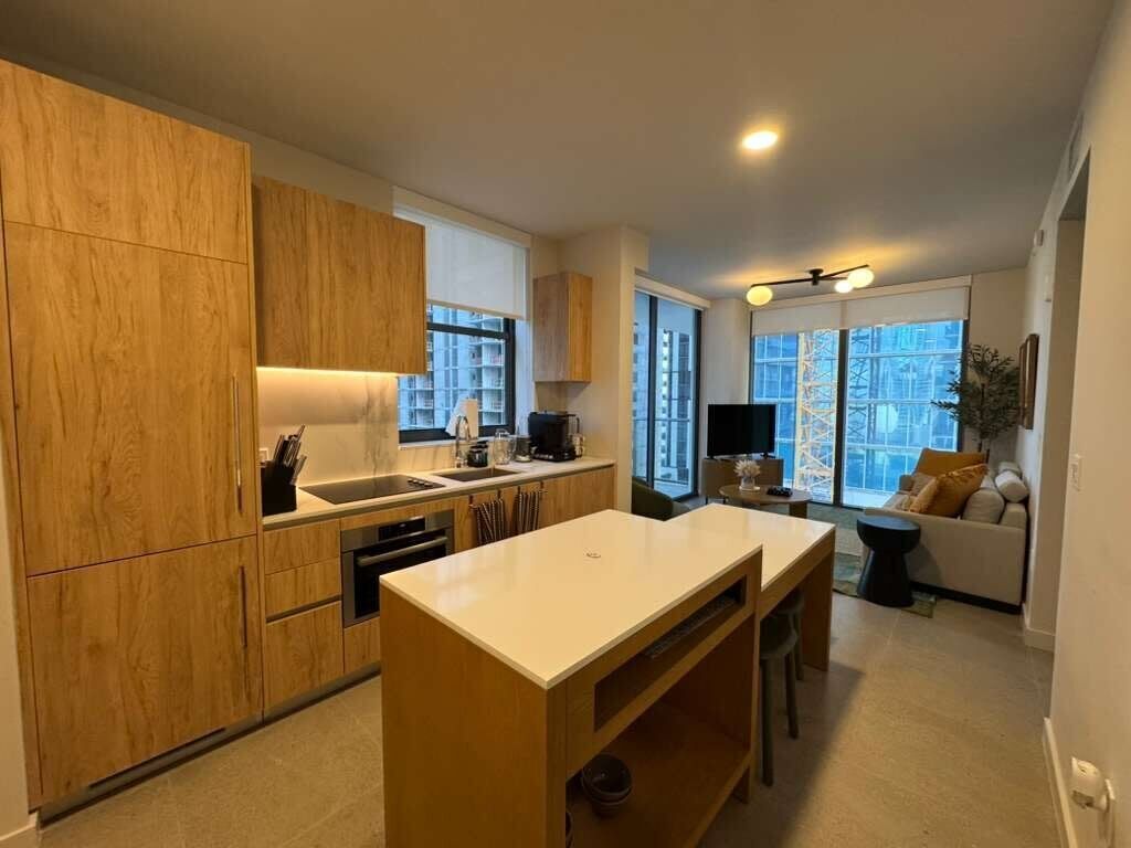 Refrigerador, microondas, parrilla de estufa y lavavajillas 