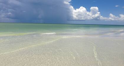JM-near Beaches and IMG, Pool, Tennis, Pickleball