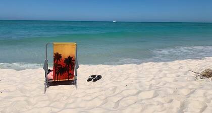 JM Shorewalk -Pool, Tennis, Pickle ball, near Beaches Anna Maria Island and IMG