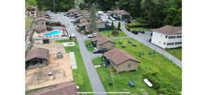 Exterior - Spacious 5-bedroom newly renovated house on Lake George, NY! Lots of amenities! (Diamond Point)