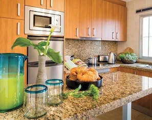 Fridge, microwave, oven, stovetop - Apartment in Resort Club la Costa Marina del Sol. (AN)
