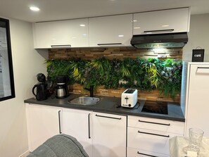 Micro-ondes, four, plaque de cuisson, lave-vaisselle