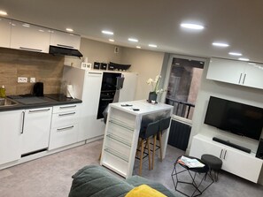 Micro-ondes, four, plaque de cuisson, lave-vaisselle