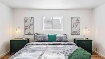 2 bedrooms, desk, travel cot, WiFi