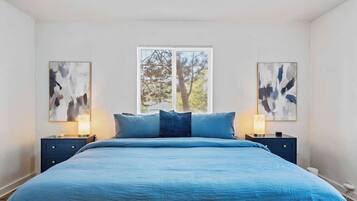 2 chambres, bureau, fer et planche Ă repasser, lit parapluie