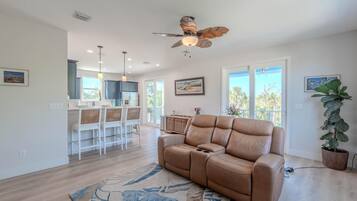 House, Multiple Beds (Bubbles Up) | Living area