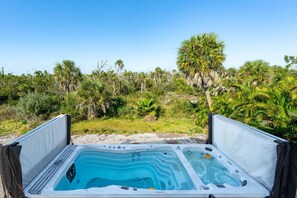 Casa, varias camas (Bubbles Up) | Tina de hidromasaje al aire libre