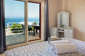 2 bedrooms, in-room safe, iron/ironing board, free WiFi - Villa Avgerini Paxos III: Breathtaking sea views, private terrace & amazing pool (Gaios)