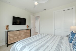 House, Multiple Beds (Beach Nuts) | 5 bedrooms - Beach Nuts (Fort Myers Beach)