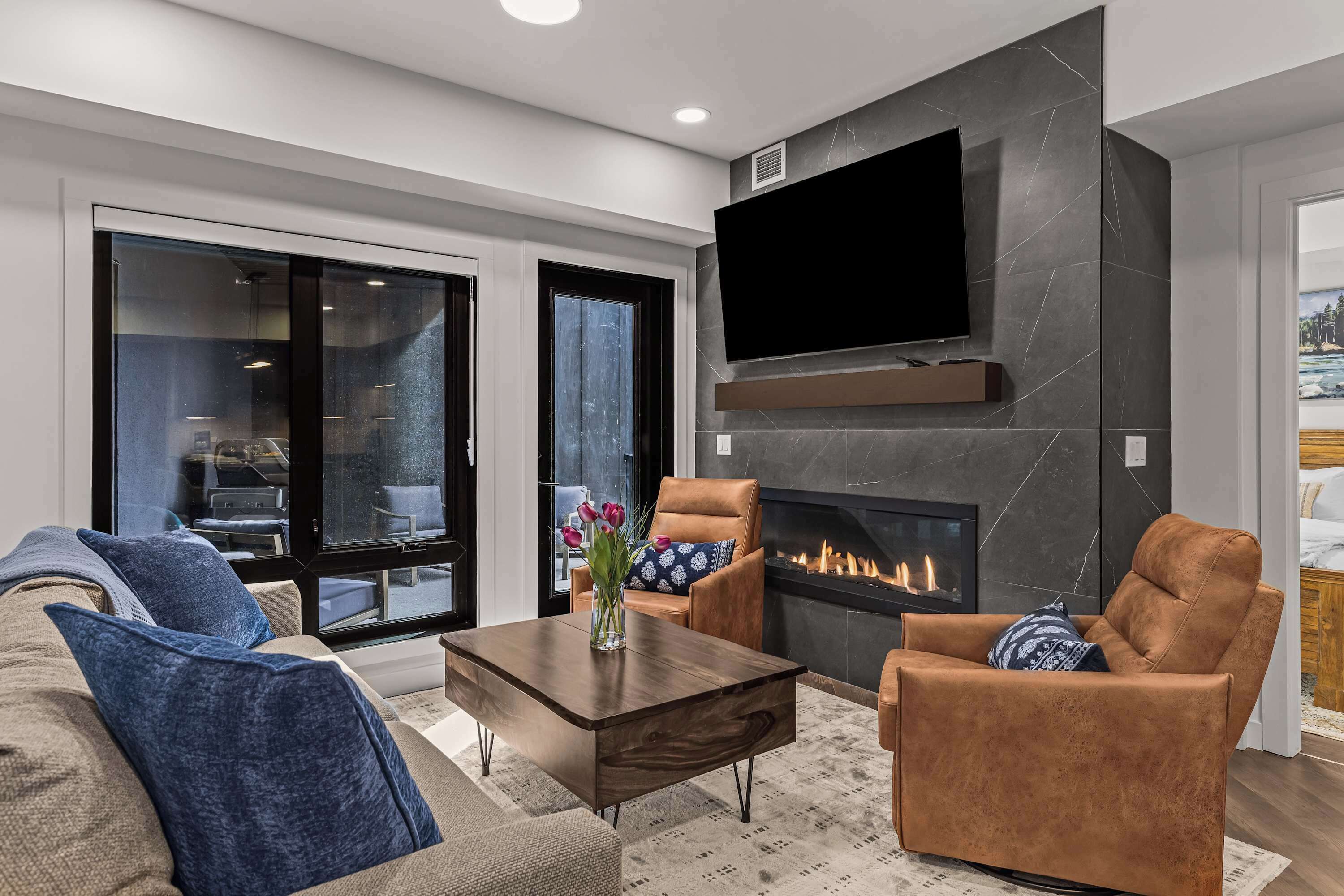 TV, fireplace, offices