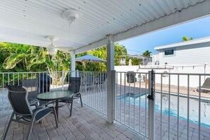 Ferienhaus, Mehrere Betten (Blue Pearl Manor) | Speisen im Freien