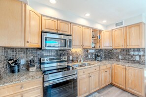 Private kitchen - Blue Pearl Manor Upper (Fort Myers Beach)