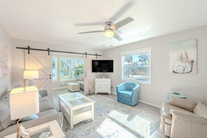 House, Multiple Beds (Blue Pearl Manor Upper) | Living area - Blue Pearl Manor Upper (Fort Myers Beach)