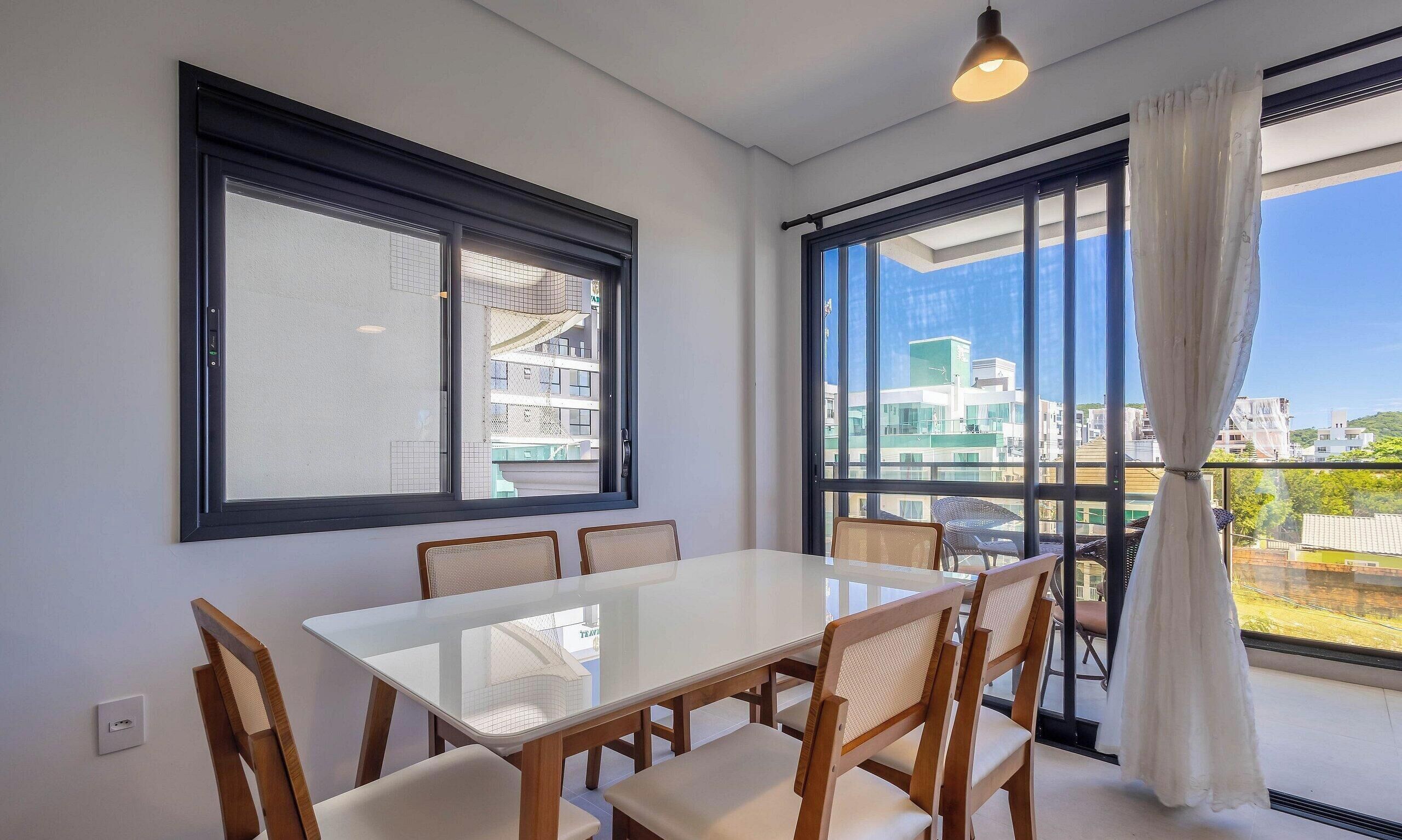 Basic Apartment | Dining