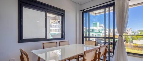 Basic Apartment | Dining