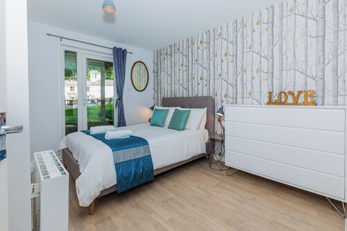 Lovely Cornish pool access lodge at Honicombe Holiday Village