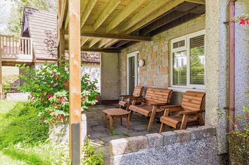 Lovely Cornish pool access lodge at Honicombe Holiday Village