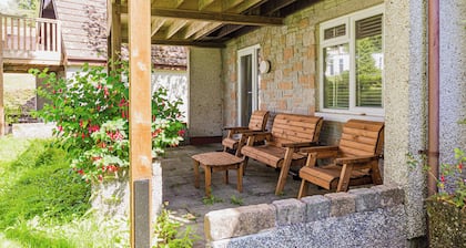 Lovely Cornish pool access lodge at Honicombe Holiday Village