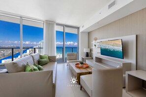 TV, offices - Amazing 1BR Apartment with Ocean View Balcony (Hollywood)