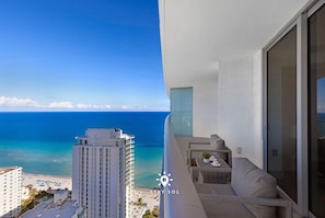 Property grounds - Amazing 1BR Apartment with Ocean View Balcony (Hollywood)