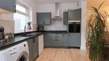 Casa de campo | Cozinha privada | Lava-louças, talheres/pratos/utensílios de cozinha