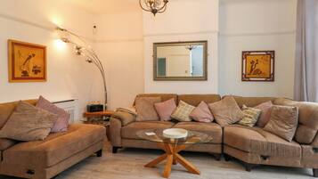 Cottage | Living area