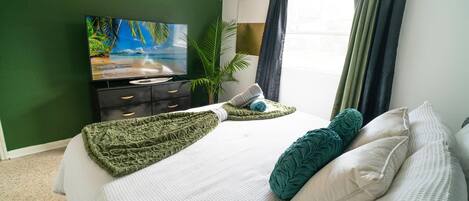 3 bedrooms, iron/ironing board, WiFi, bed sheets