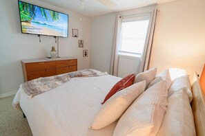 3 bedrooms, iron/ironing board, WiFi, bed sheets - Cozy 3BR Home Downtown w/ Backyard+Wi-Fi+Parking (Jacksonville)