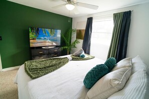 3 bedrooms, iron/ironing board, WiFi, bed sheets - Cozy 3BR Home Downtown w/ Backyard+Wi-Fi+Parking (Jacksonville)