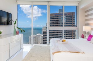 2 bedrooms, iron/ironing board, travel cot, WiFi - MVR - Luxury Stay by Brickell Center (Miami)