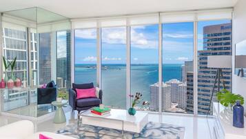 Televisión, oficina