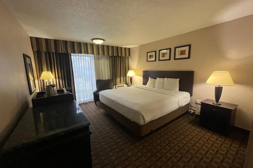Derby Hotel & Suites