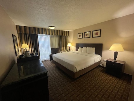 Fer et planche à repasser, Wi-Fi gratuit, draps fournis. Derby Hotel & Suites