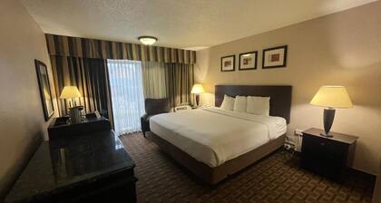 Derby Hotel & Suites