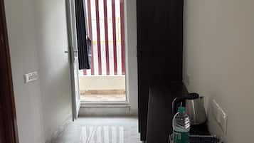 Standard Double Room, Private Bathroom, City View | Interior