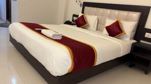 Chambre Double Standard, salle de bains privée, vue ville | Espace de travail pour ordinateur portable, Wi-Fi gratuit