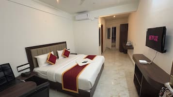 Deluxe Double Room, Private Bathroom, City View | Laptop workspace, free WiFi
