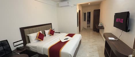 Deluxe Double Room, Private Bathroom, City View | Laptop workspace, free WiFi