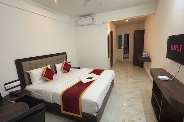 Deluxe Double Room, Private Bathroom, City View