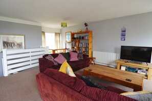Living area - 3 Bedroom Tamar Lodge at Honicombe Village with pool access (Callington)