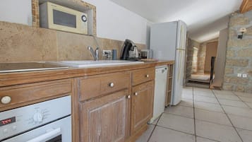 Frigorífic, microones, forn i placa de cuina