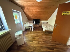 3 bedrooms, WiFi, bed sheets - Apartment for up to 4 people | Kitchen & bathroom | Pension NH (Osterholz-Scharmbeck)